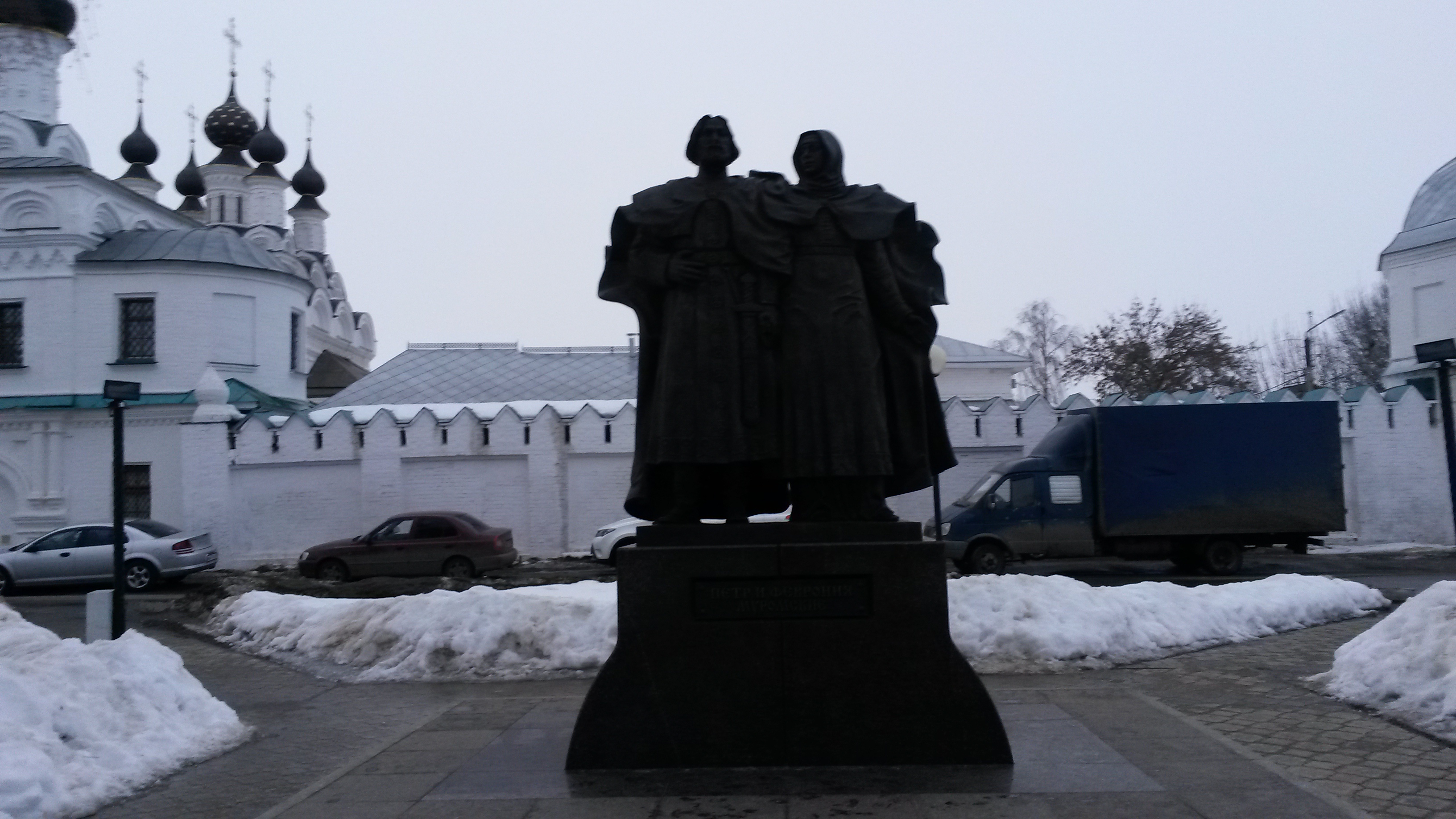 Петр памятник