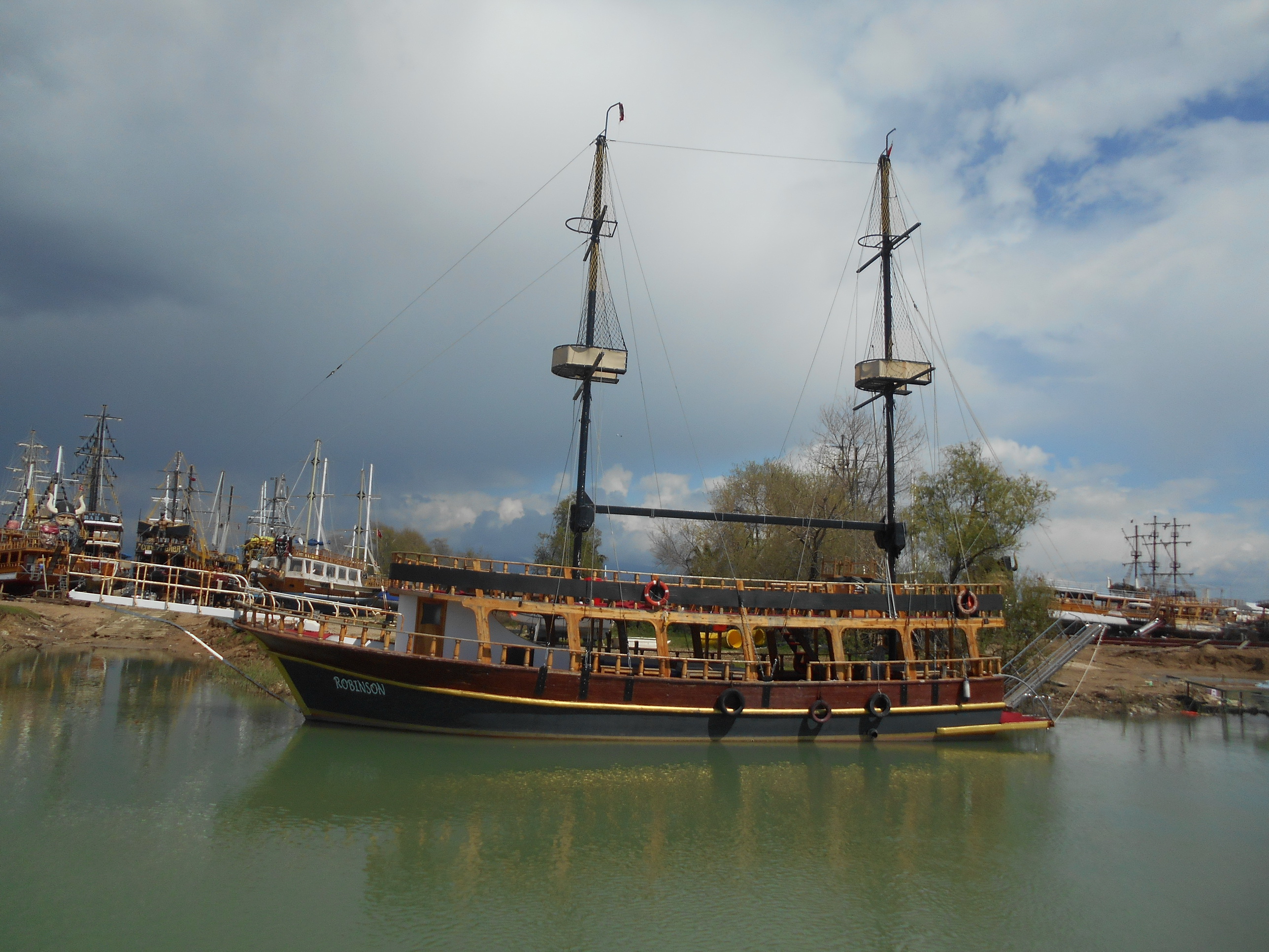  ships in the harbor 